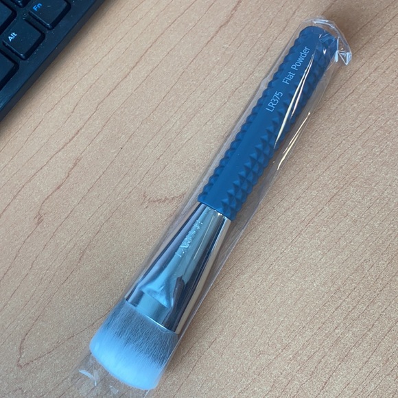 Laruce Flat Powder Brush NEW - Picture 3 of 3